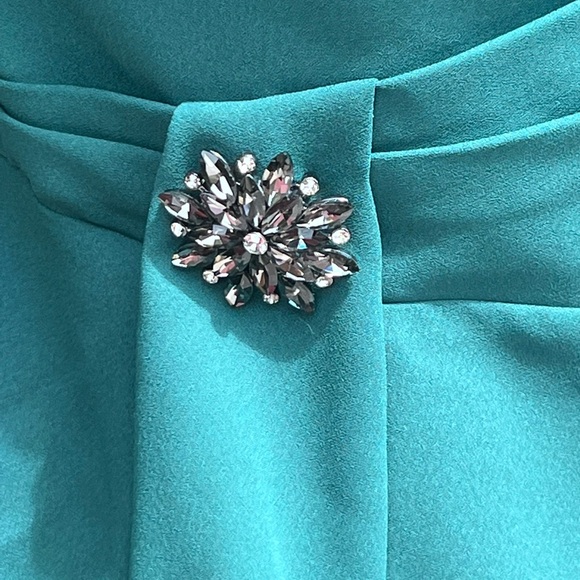 White House Black Market Bustier top gathered waist  rhinestone brooch. Size 12 - Picture 7 of 12